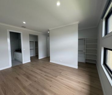 Krazy in Kalkallo - Photo 4