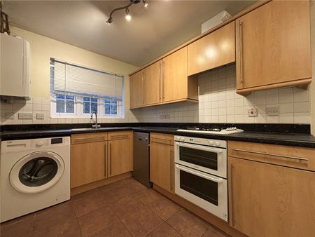 Longmoor Court, Fleet, Hampshire, GU51 - Photo 5