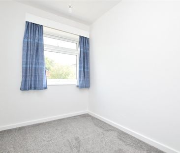 49, Springfield Avenue, Morley, Leeds, West Yorkshire, LS27 9PP - Photo 2