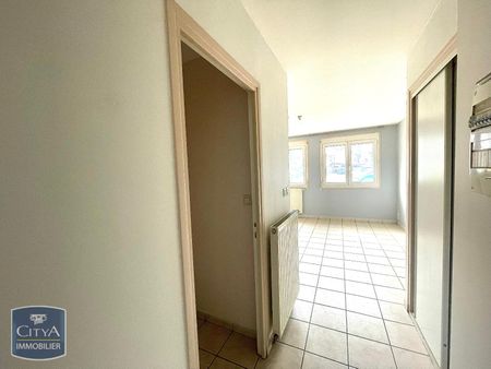 Location Appartement 2 pièces 34m² LE CHAMBON FEUGEROLLES 42500 - Photo 4