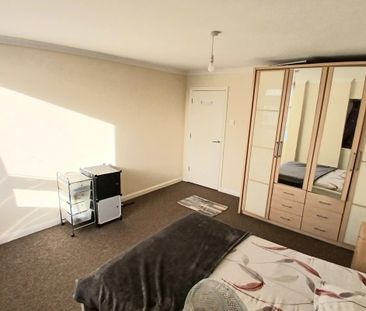 Market Place - Photo 3