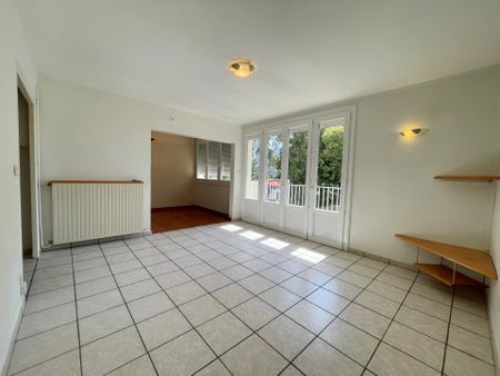 Location Appartement 5 pièces 79m² CHOLET 49300 - Photo 2
