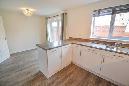 4 bedroom detached house to rent - Photo 2