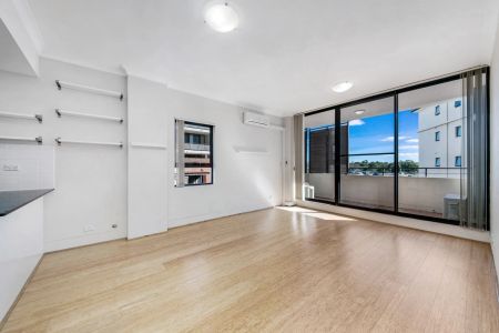 SPACIOUS UNIT LOCATED IN THE HEART OF KOGARAH - Photo 2