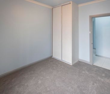 Perfectly located 3 bedrooms home close to all amenities. Features ... - Photo 2