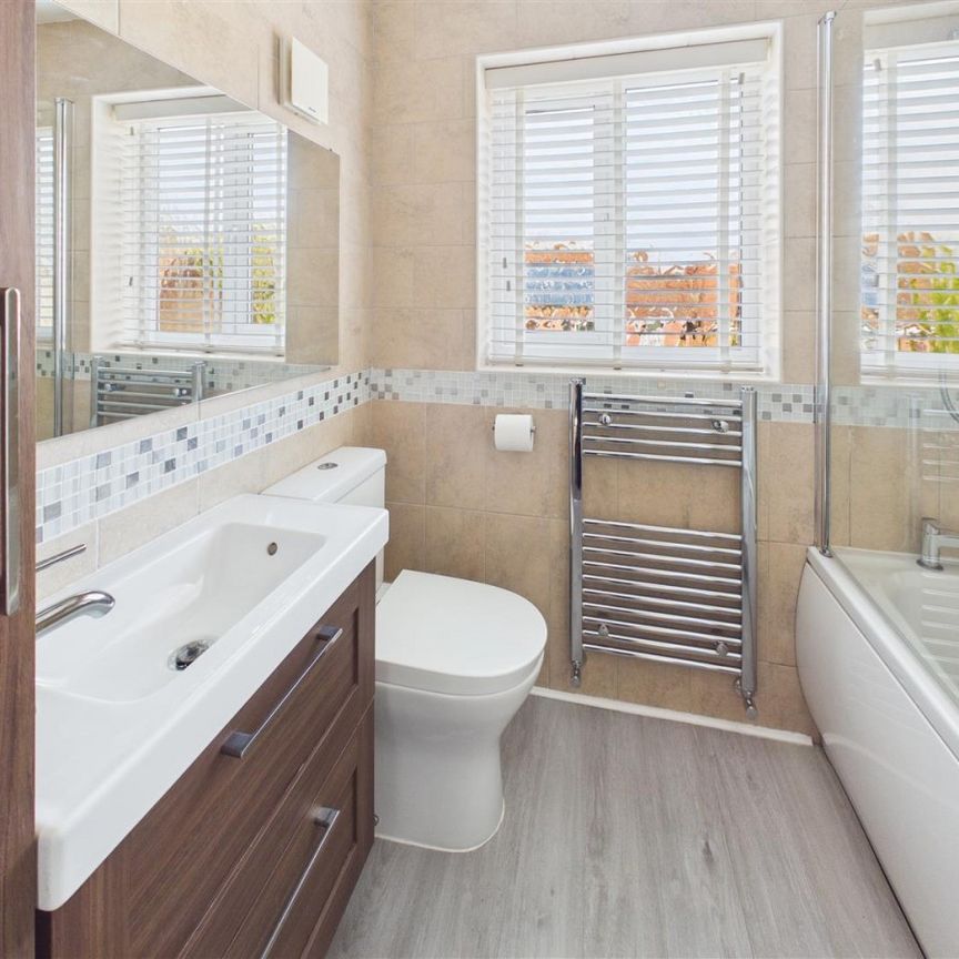 3 bedroom Detached house to rent - Photo 1