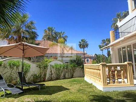 Luxury Semidetached House for rent in Estepona, Spain - Photo 2