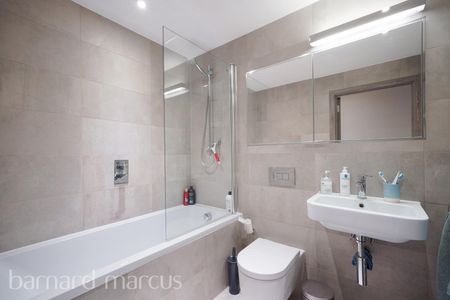 Plough Road, London - Photo 4