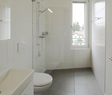 Moderne 3.5-Zimmer-Maisonette-Wohnung im Herzen von Hinwil-Hadlikon - Photo 3