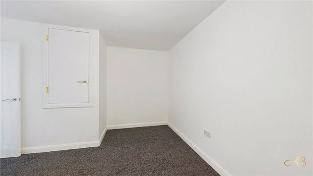 3 Bedroom Terraced - Photo 1