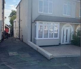 Kingsholm Road, Southmead, Bristol - Photo 2