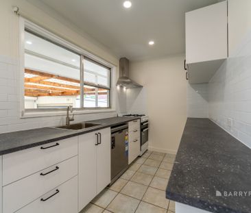 BEAUTIFUL FAMILY HOME - Photo 5