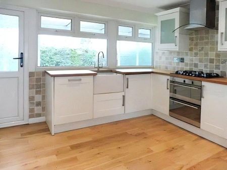 3 bedroom detached house to rent - Photo 5