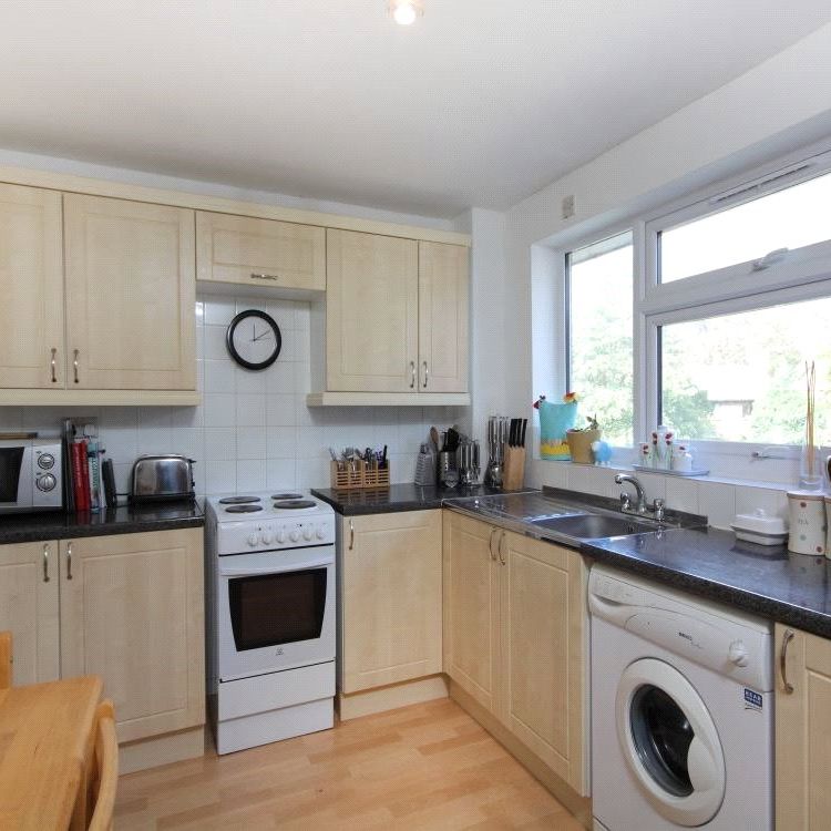 2 Bedroom Flat / Apartment - Northlands Drive, Winchester - Photo 1