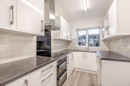 3 bedroom terraced house to rent - Photo 4