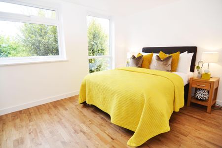 Harrowdene Gardens, Teddington, TW11 - Photo 2