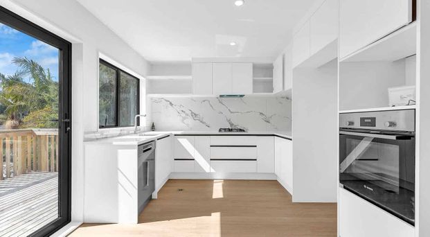 Modern 3BR Townhouse in Mangere Bridge - Photo 1