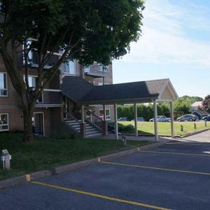 4 1/2 À Louer - Photo 2