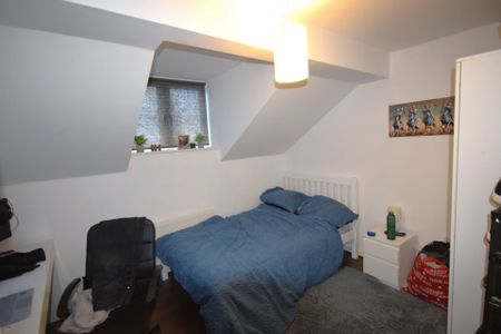 4 Bedroom House To Rent in Town Centre - £2,040 pcm Tenancy Info - Photo 3