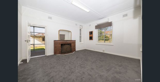 CLASSIC BRICK BEAUTY IN A CENTRAL MAITLAND LOCATION - Photo 1
