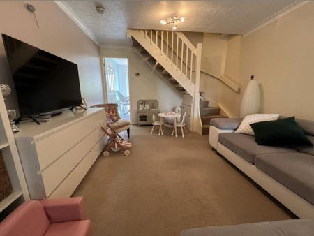 2 bedroom semi-detached house to rent - Photo 3