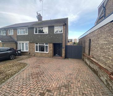 3 bedroom semi-detached house to rent - Photo 3