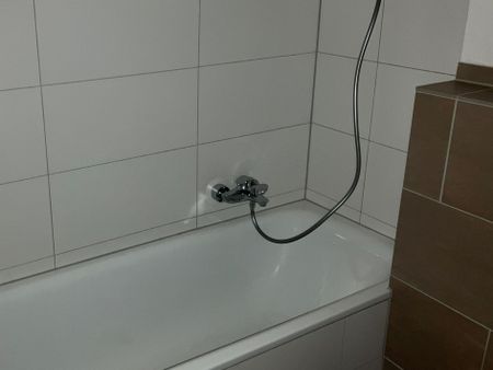 Ihr neues und modernes Zuhause mit sonniger Loggia und Blick ins Grüne - Photo 5