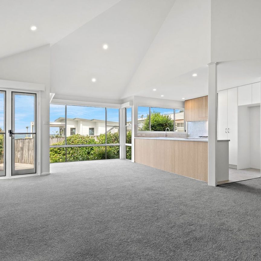 Coastal Living – 4 Bedroom Family Home - Photo 1