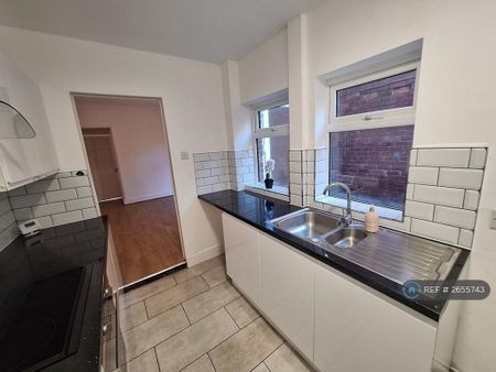 3 bedroom semi-detached house to rent - Photo 3