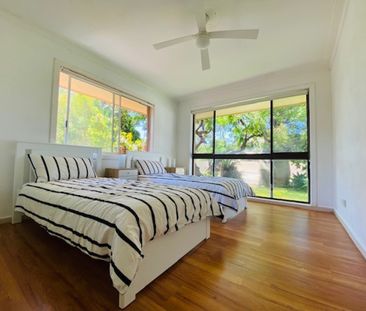 11 Sundowner Court, Mermaid Waters, QLD 4218 - Photo 6