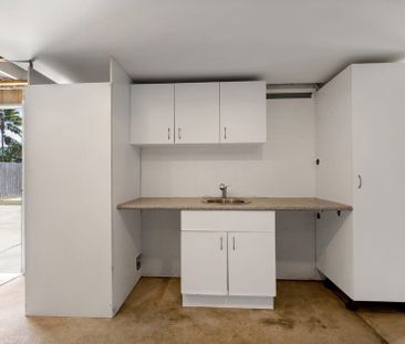 Family home with large shed! - Photo 1