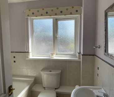 3 bedroom end of terrace house to rent - Photo 4