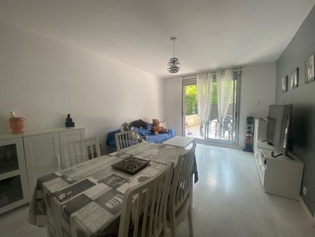 Location Appartement 3 pièces 65m² ST CHAMOND 42400 - Photo 2