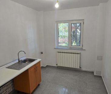 De inchiriat - Apartament 4 camere Metrou Brancoveanu - Photo 2