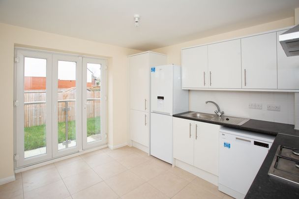 3 bedroom house to rent, Available unfurnished from 28/03/2025 - Photo 1