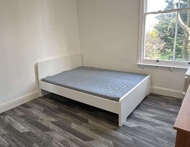 Bentley Road Room 4 (Double En-suite) - Photo 1