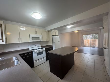 For Lease - 5852 FRONTENAC Street Unit# 8, Niagara Falls, Ontario - Photo 5