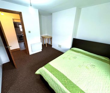 2 bedroom flat to rent - Photo 2