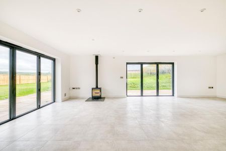 4 bedroom detached house to rent - Photo 3