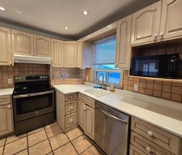 For Lease - 68 Monkton Avenue, Toronto, Ontario - Photo 3