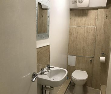 3 bedroom flat to rent - Photo 4