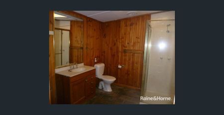 TWO BEDROOM HOME IN QUIET & CENTRAL LOCATION - Photo 3