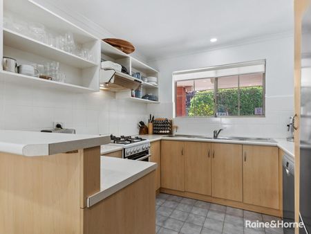 Stunning & Spacious Updated Homette With A Generous Yard!! - Photo 5