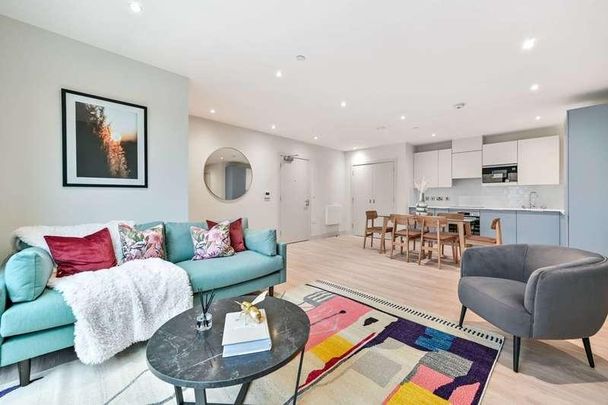 The Oakgate, Leatherhead, KT22 - Photo 1