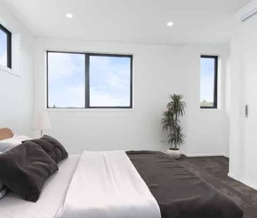 Modern 3-Story Townhouse: Perfect Vertical Living! - Photo 1