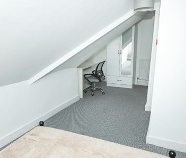 5 bedroom end of terrace house to rent - Photo 3