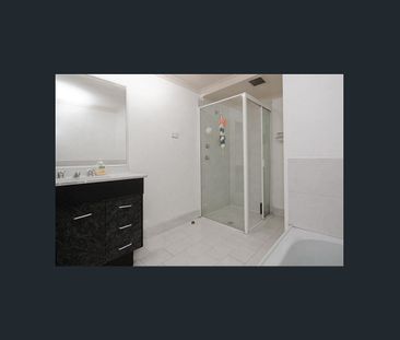 Gorgeous one bedroom apartment with views - Photo 3