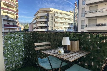 STUDIO MEUBLÉ AVEC BALCON – BAIL MOBILITÉ - Photo 5