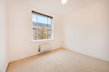 2 bed flat to rent in Royal Court Drive, Bolton, BL1 - Photo 4