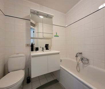 Lichtrijk appartement met garage box - Photo 5